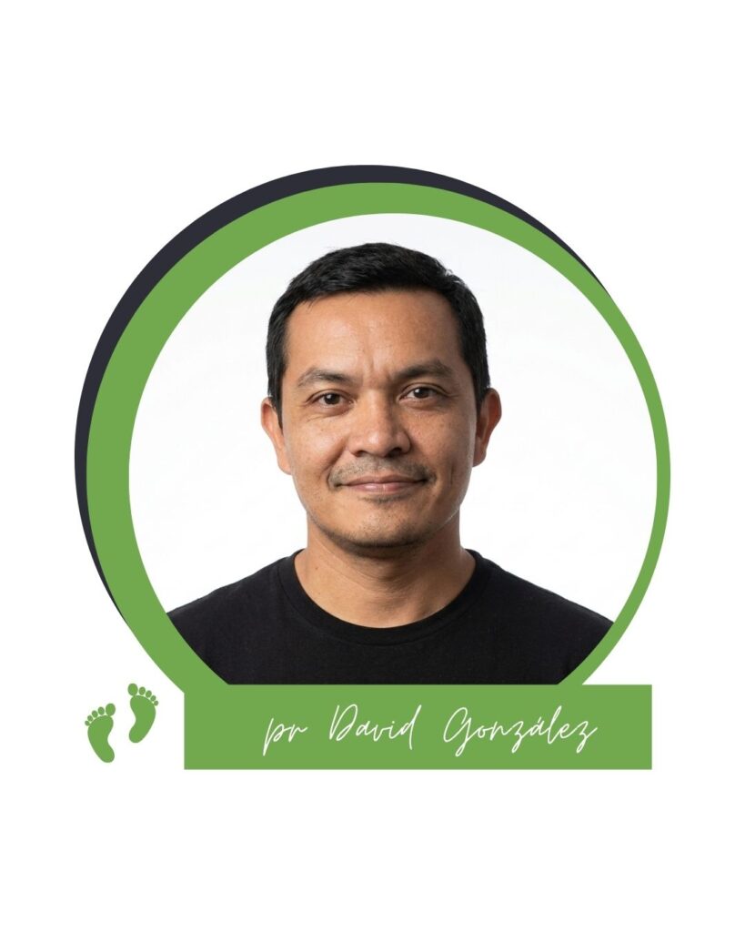 pastor y escritor David González